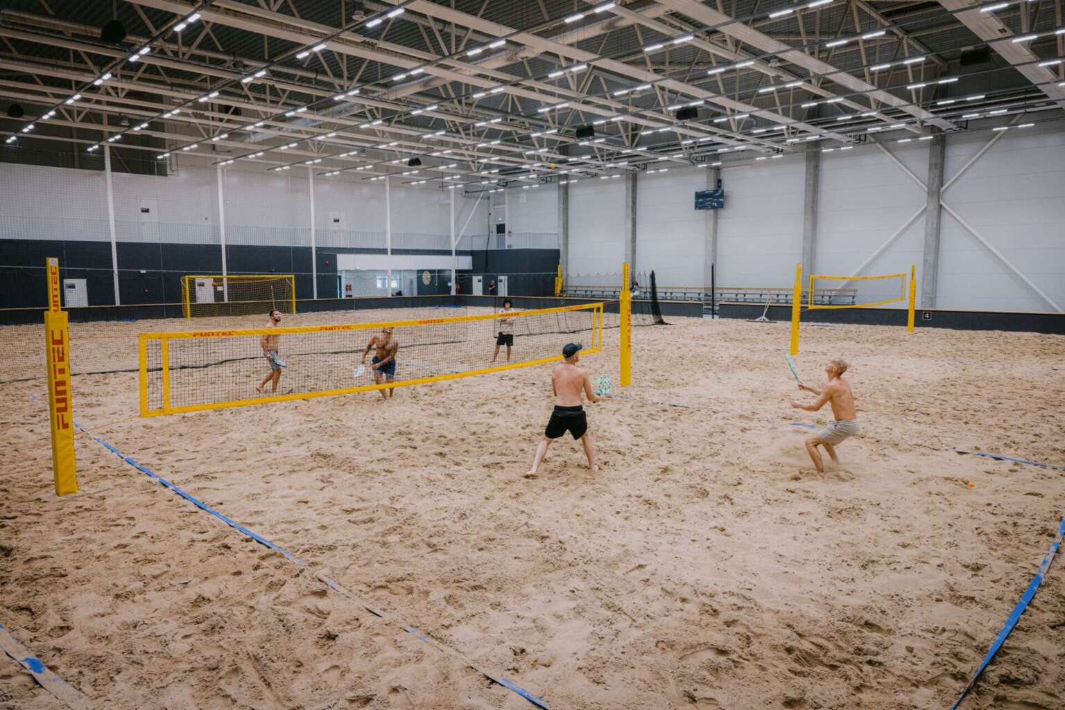 Bedwetters Visit Pärnu - rannatennis ja liivahall